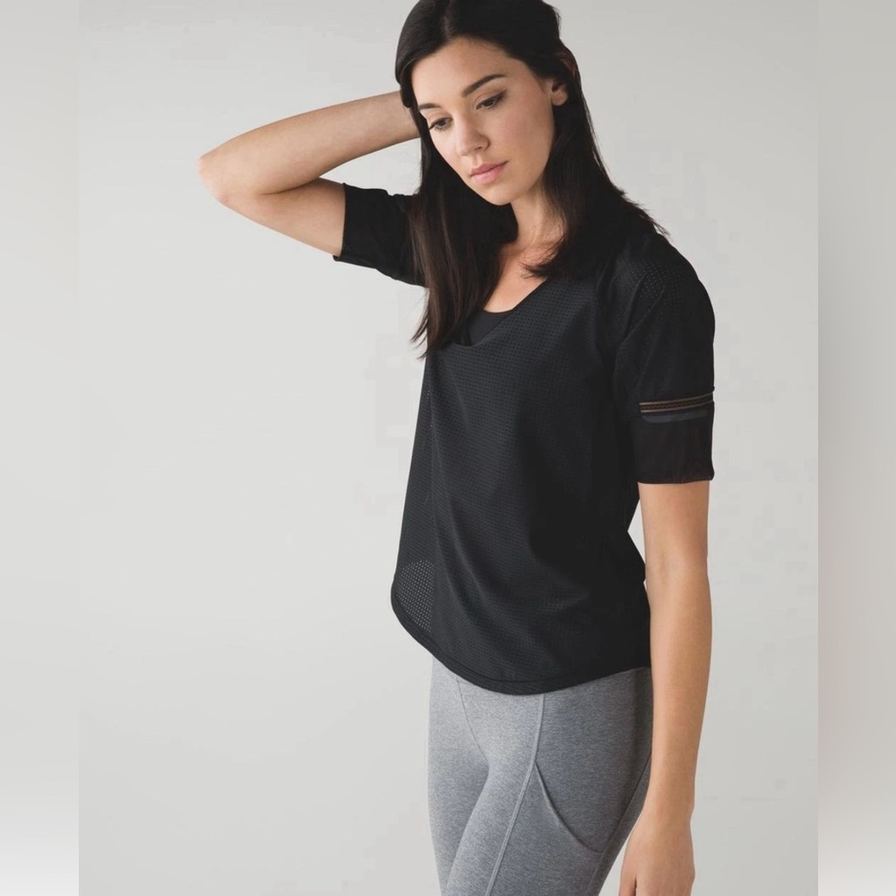 Lululemon Var-City 1/2 Sleeve Black Small
